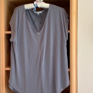 Grey shirt sleeve v neck with zipper